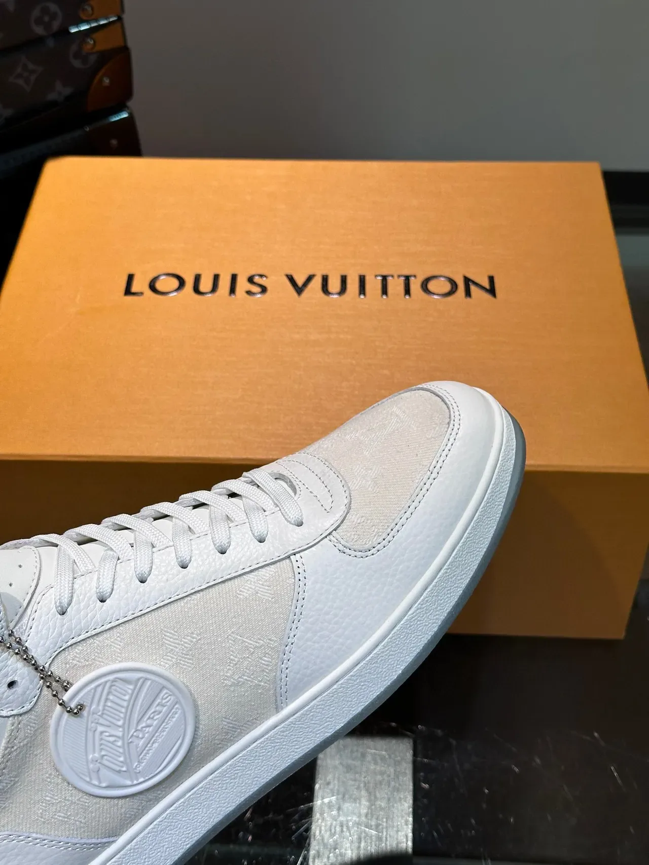 Louis Vuitton Tênis Lifestyle Branco e Cinza de Cano Alto com Parte Superior Texturizada 8