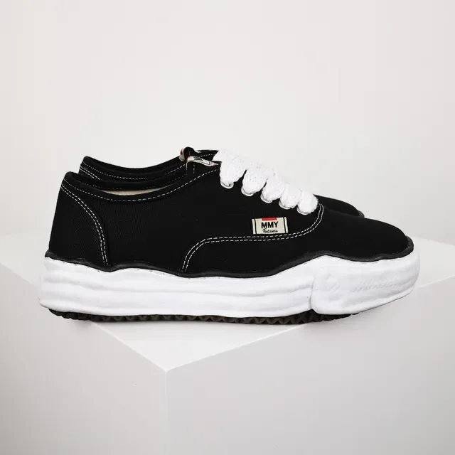 MMY Sneakers Noires et Blanches avec Canvas Upper et Midsole Sculpté 3