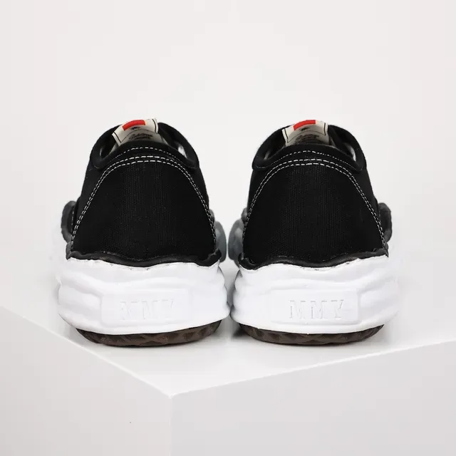 MMY Sneakers Noires et Blanches avec Canvas Upper et Midsole Sculpté 8