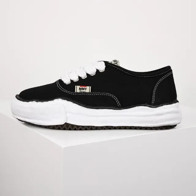 MMY Sneakers Noires et Blanches avec Canvas Upper et Midsole Sculpté 9