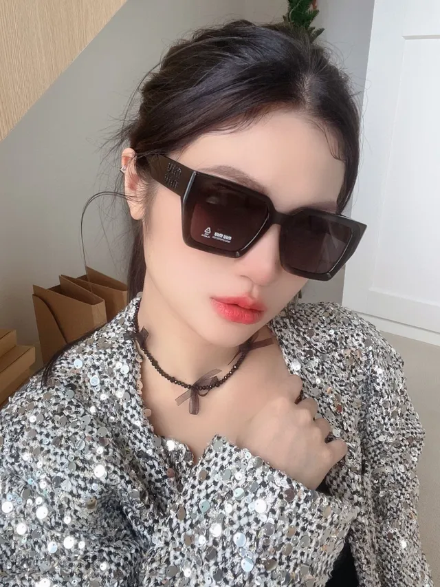 Miu Miu Arcadie Óculos de Sol Marrom Bege Oversized Armação Quadrada Acetato Tartaruga 2
