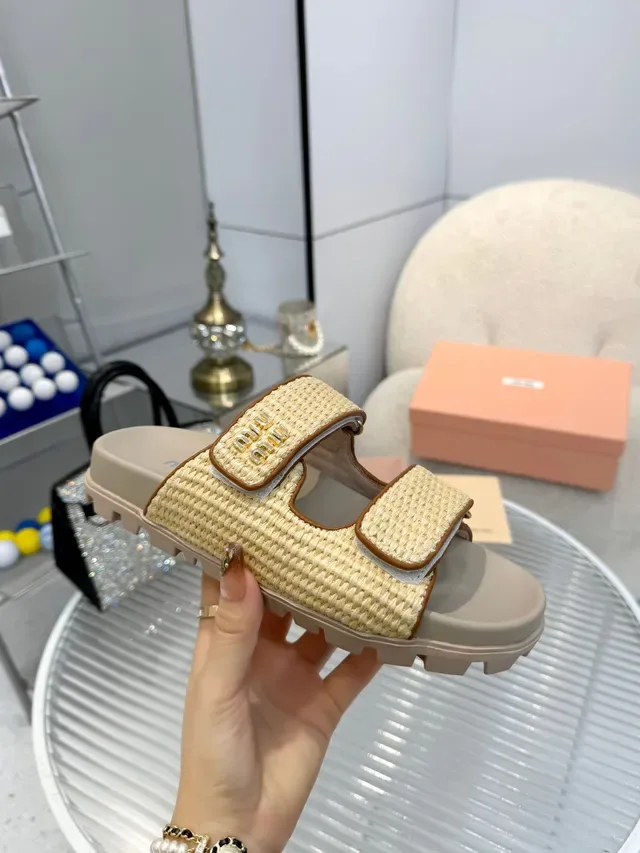 Miu Miu Wander Sandales Casual Noir et Beige à Double Sangle en Raffia Tressé 4