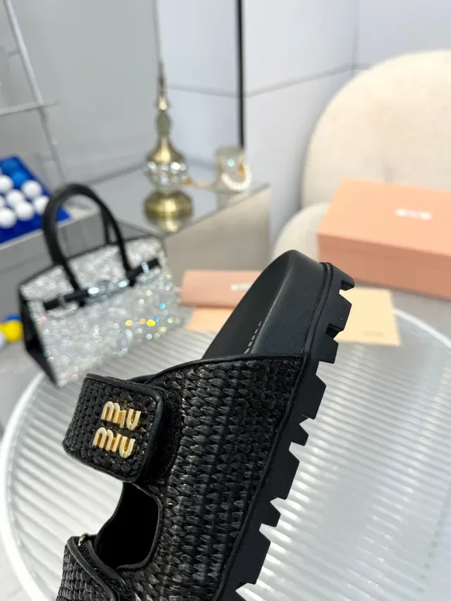 Miu Miu Wander Sandales Casual Noir et Beige à Double Sangle en Raffia Tressé 5