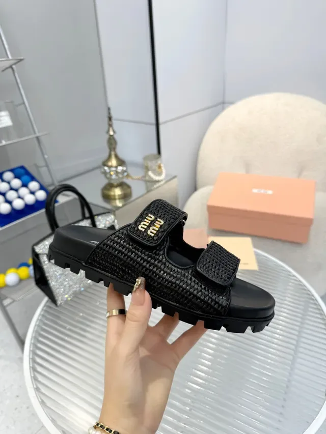 Miu Miu Wander Sandales Casual Noir et Beige à Double Sangle en Raffia Tressé 7