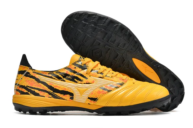 Mizuno White Black Quilted Toe Cap Zebra-Print Overlay Turf Soccer Shoes 17