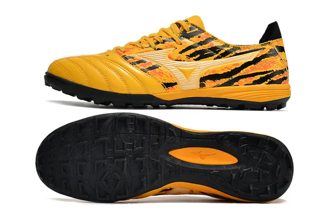 Mizuno White Black Quilted Toe Cap Zebra-Print Overlay Turf Soccer Shoes 18