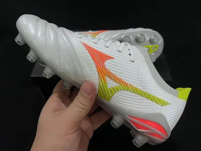 Mizuno सफेद ग्रे सिन्थेटिक अपर मोल्डेड सोलप्लेट फर्म ग्राउंड फुटबॉल जूते 4