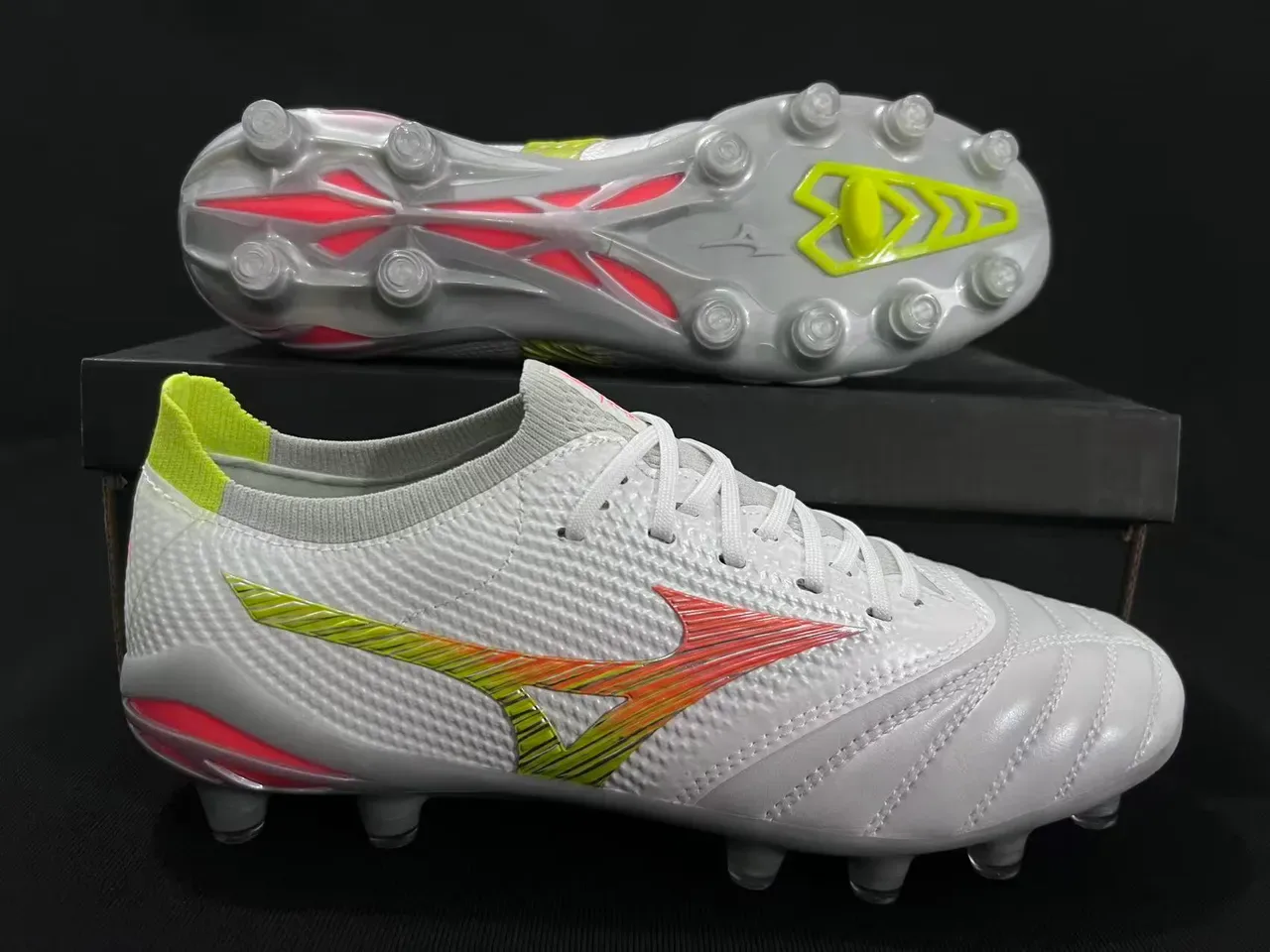 Mizuno सफेद ग्रे सिन्थेटिक अपर मोल्डेड सोलप्लेट फर्म ग्राउंड फुटबॉल जूते 7