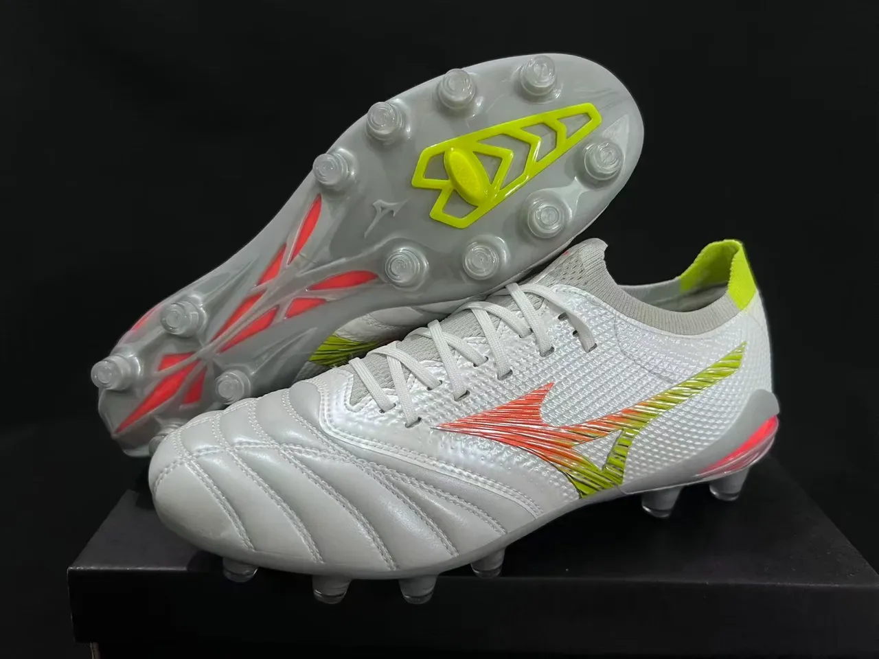 Mizuno सफेद ग्रे सिन्थेटिक अपर मोल्डेड सोलप्लेट फर्म ग्राउंड फुटबॉल जूते 8