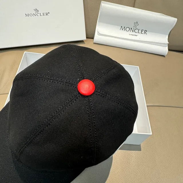 Moncler أسود أحمر بناء سداسي اللوحات شعار مطرز قبعة بيسبول 5