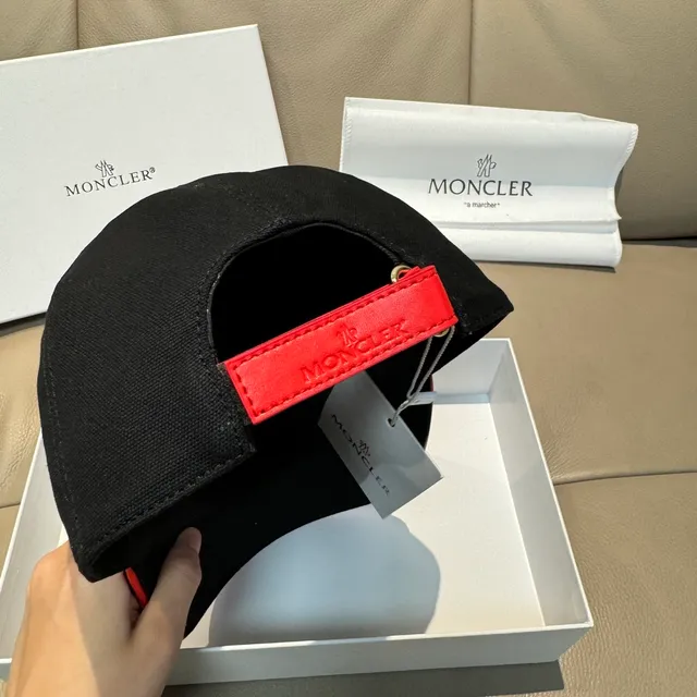 Moncler أسود أحمر بناء سداسي اللوحات شعار مطرز قبعة بيسبول 8