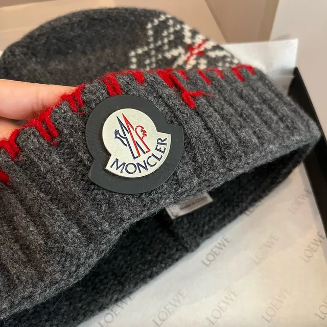 Moncler Gris Rojo Nórdico Fair Isle Tejido Plegado Acanalado Puño Gorro 4