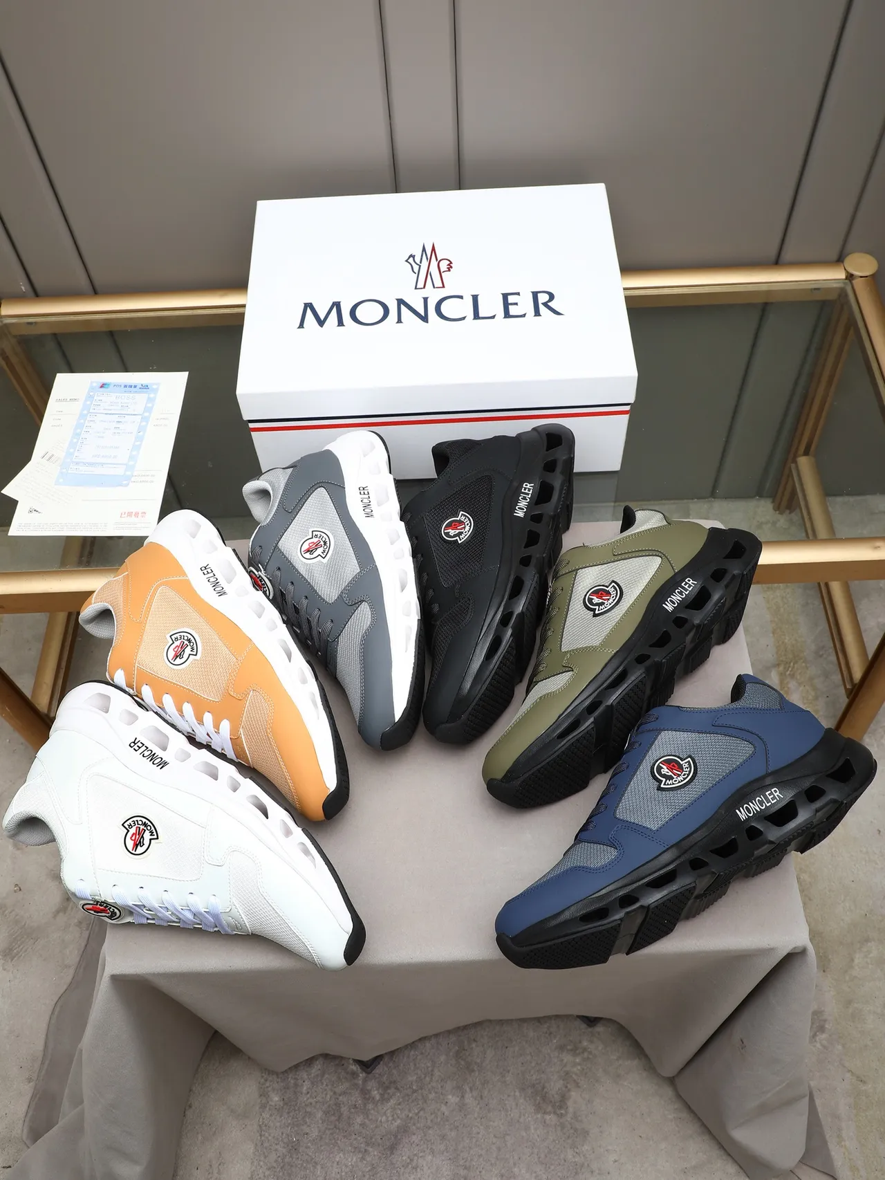 Moncler Sneaker Lifestyle Color Gris Navy Tige Mesh-Synthétique Semelle Intermédiaire Perforée Noire Sneakers Lifestyle 2