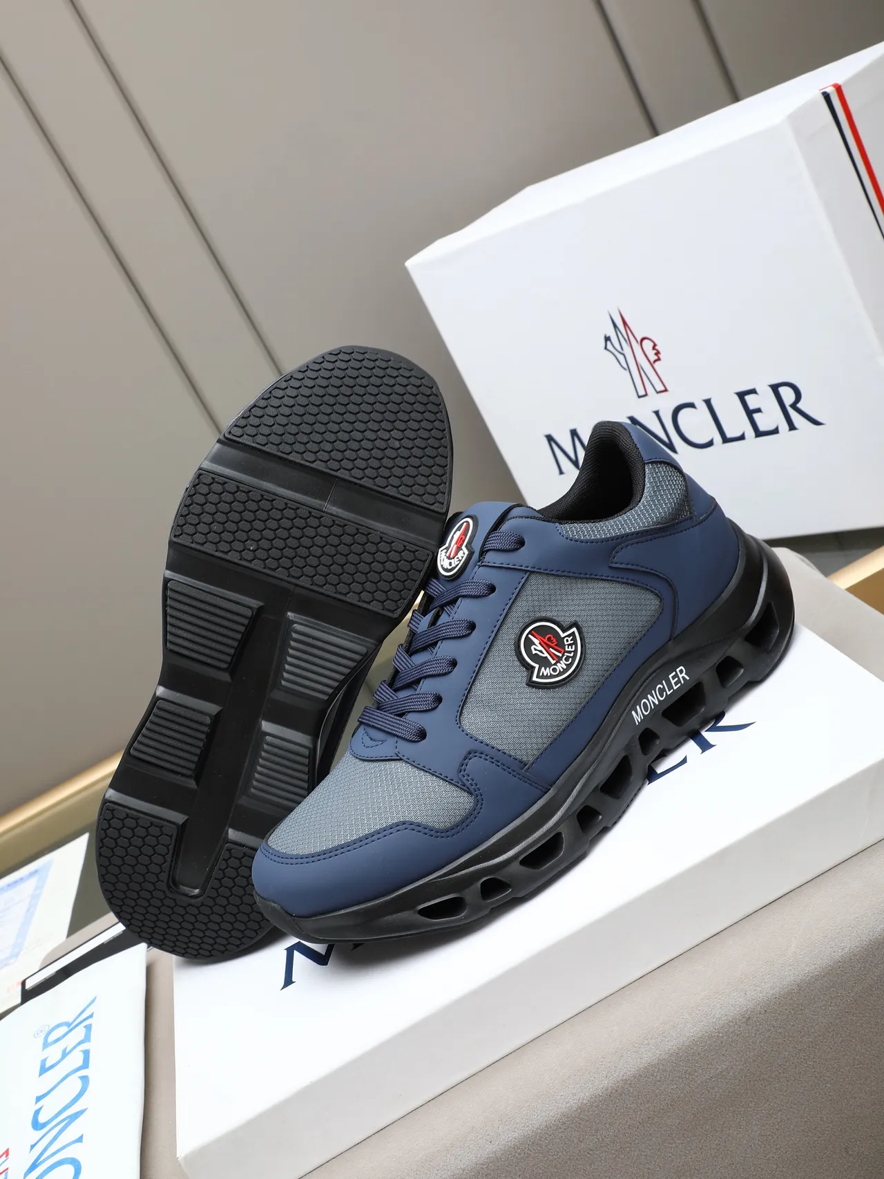 Moncler Sneaker Lifestyle Color Gris Navy Tige Mesh-Synthétique Semelle Intermédiaire Perforée Noire Sneakers Lifestyle 5