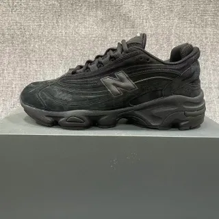 New Balance 1900 Sneakers chunky noires monocromatiques