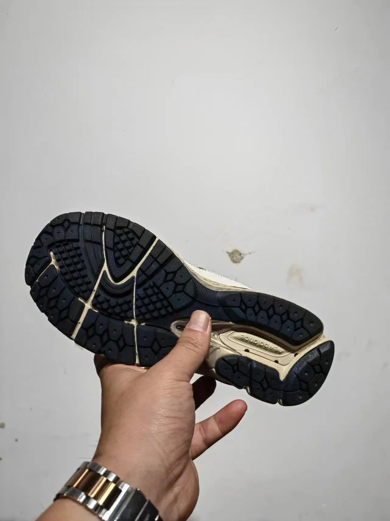 New Balance 1906R أحذية جري بيضاء بحرية حمراء 3