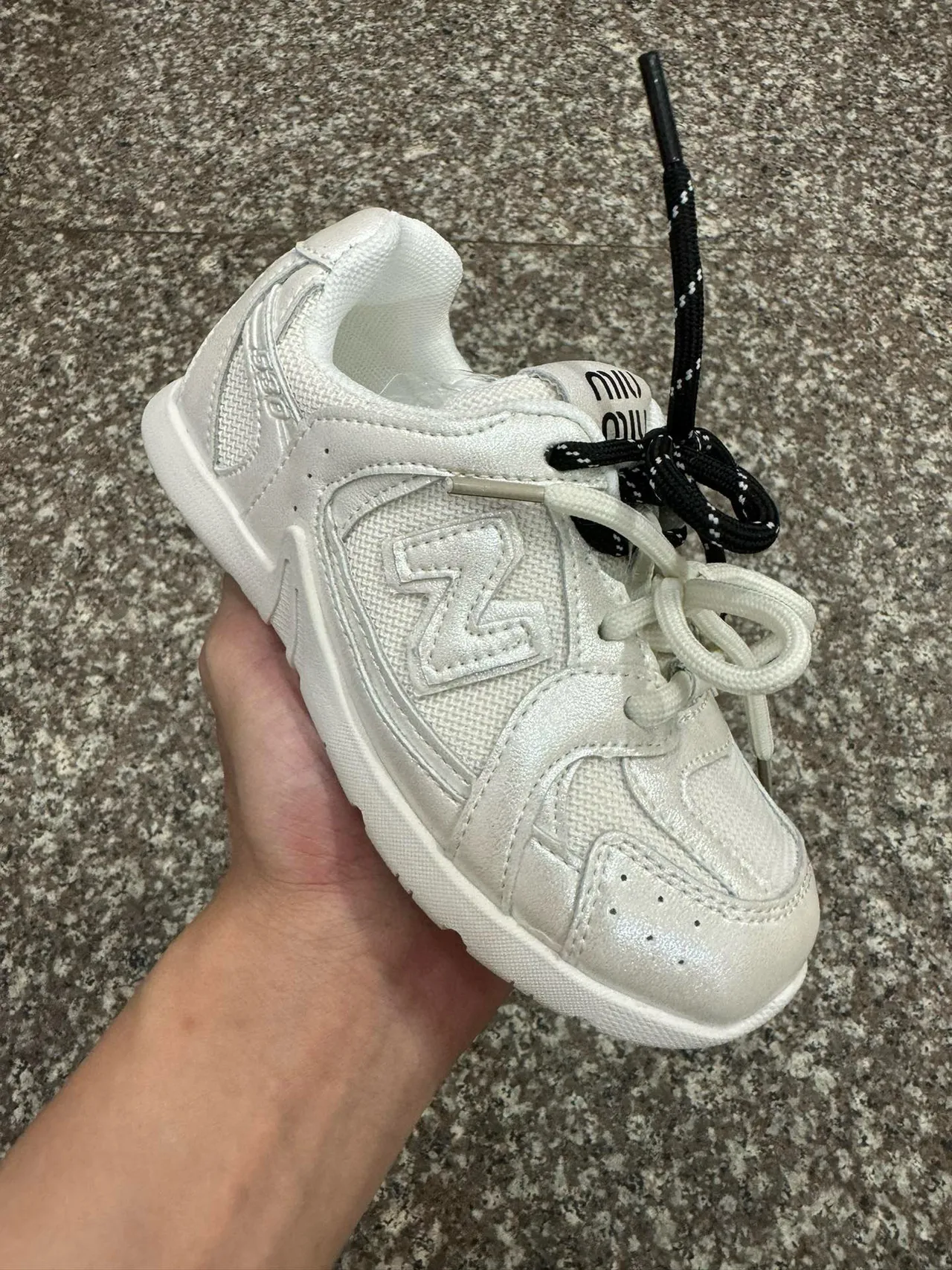 New Balance 327 Iridescent Silver-White Lifestyle Sneakers 3