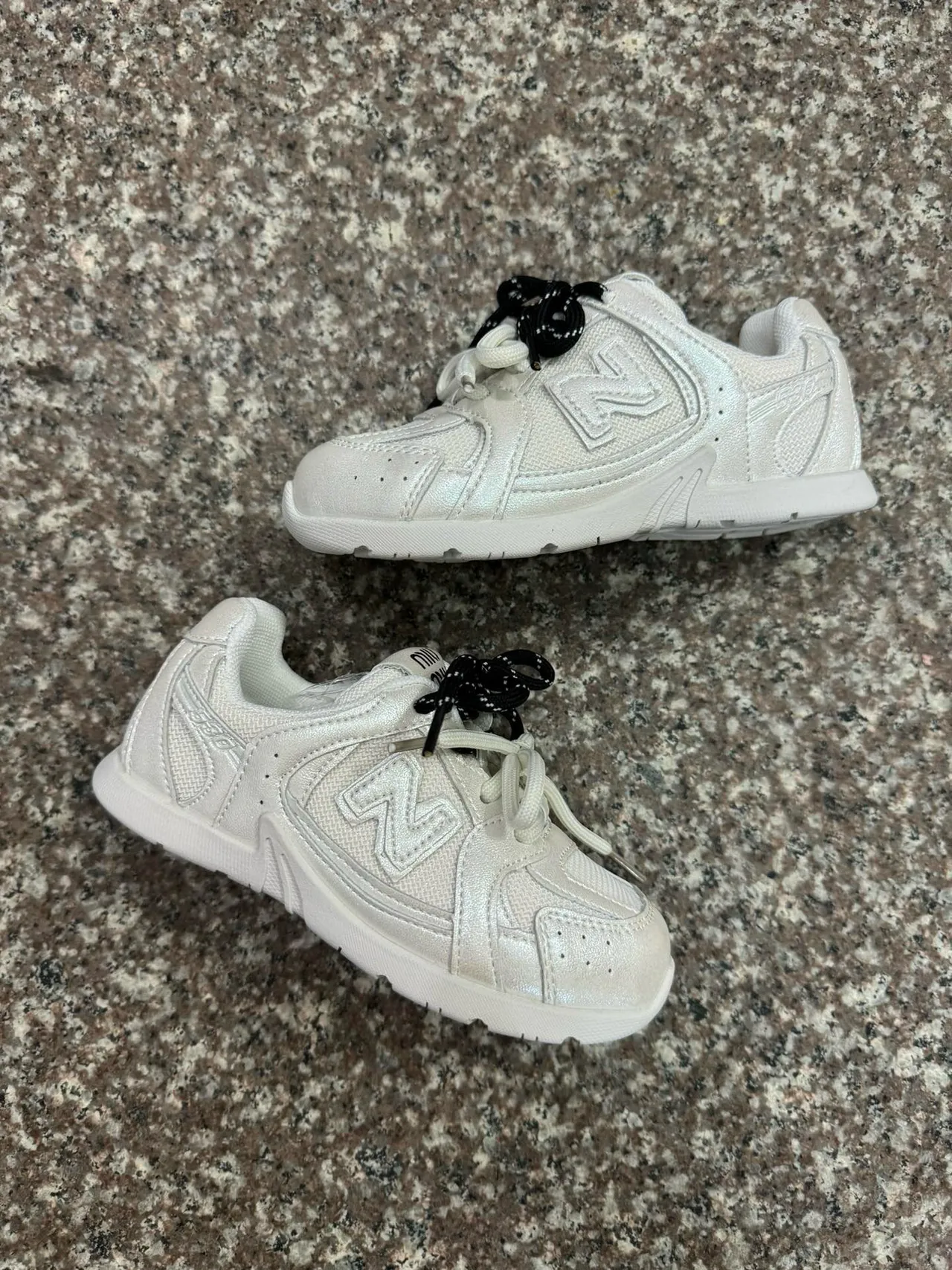 New Balance 327 Iridescent Silver-White Lifestyle Sneakers 8