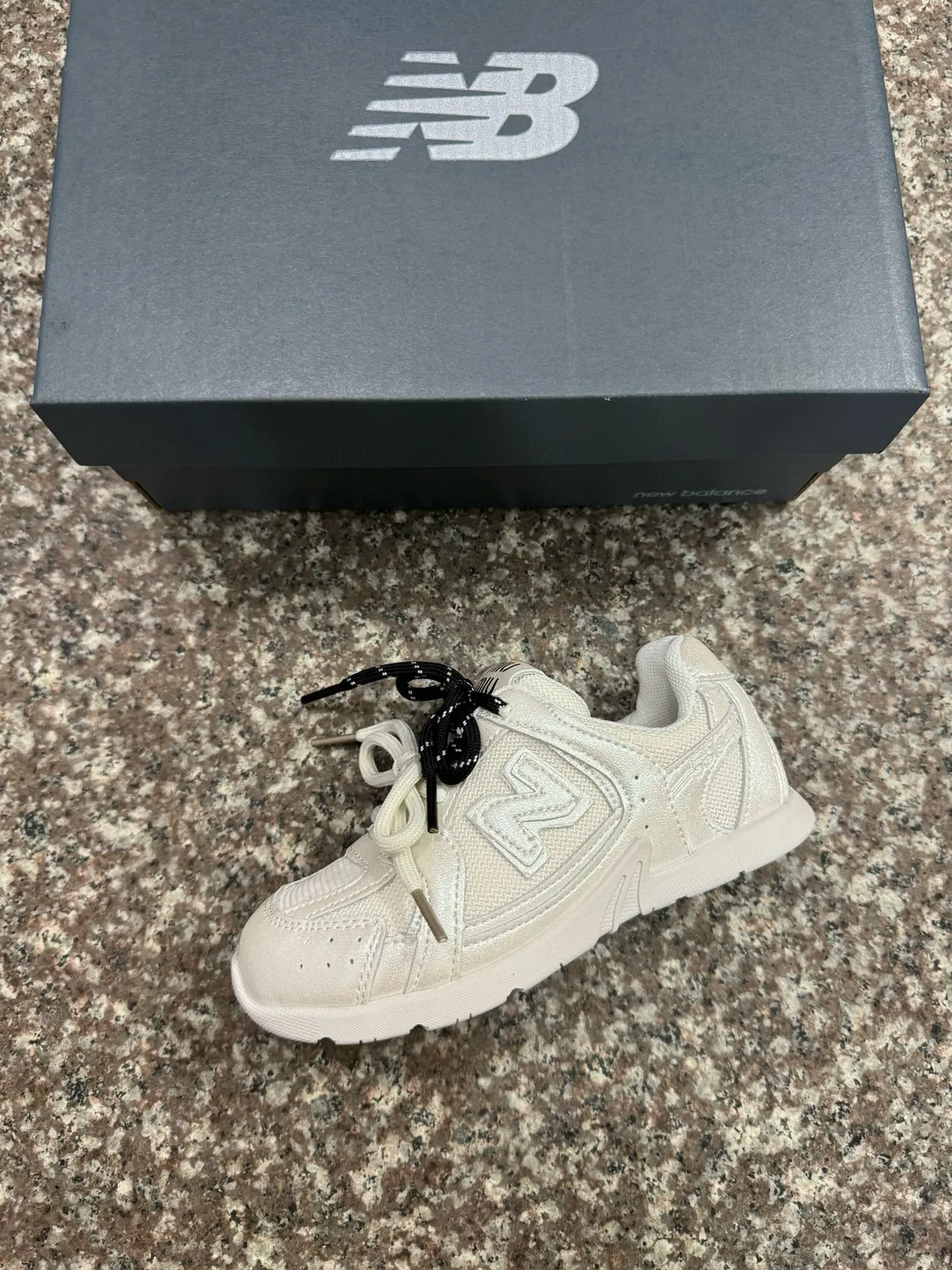 New Balance 327 Iridescent Silver-White Lifestyle Sneakers 9
