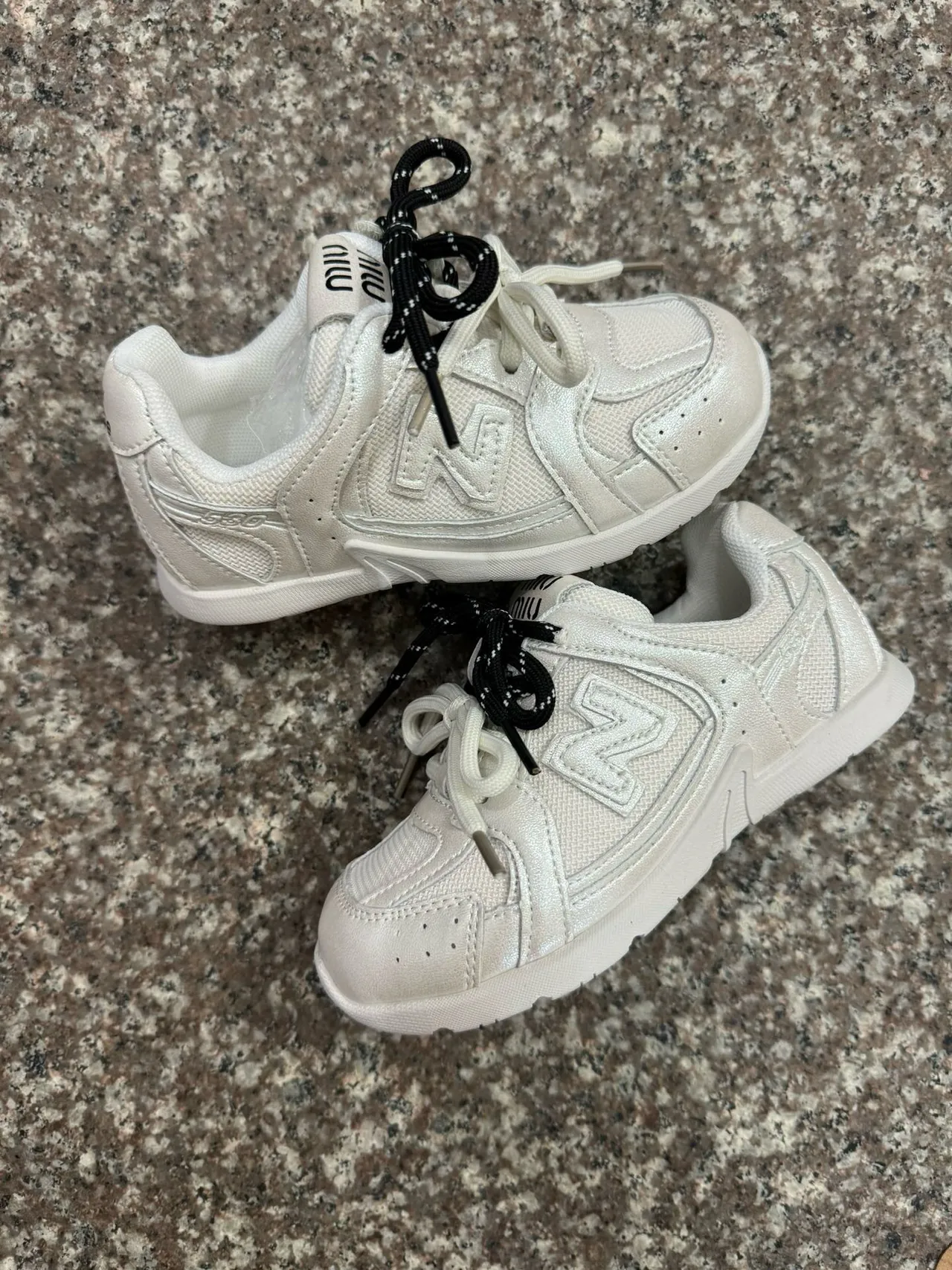 New Balance 327 Iridescent Silver-White Lifestyle Sneakers 10