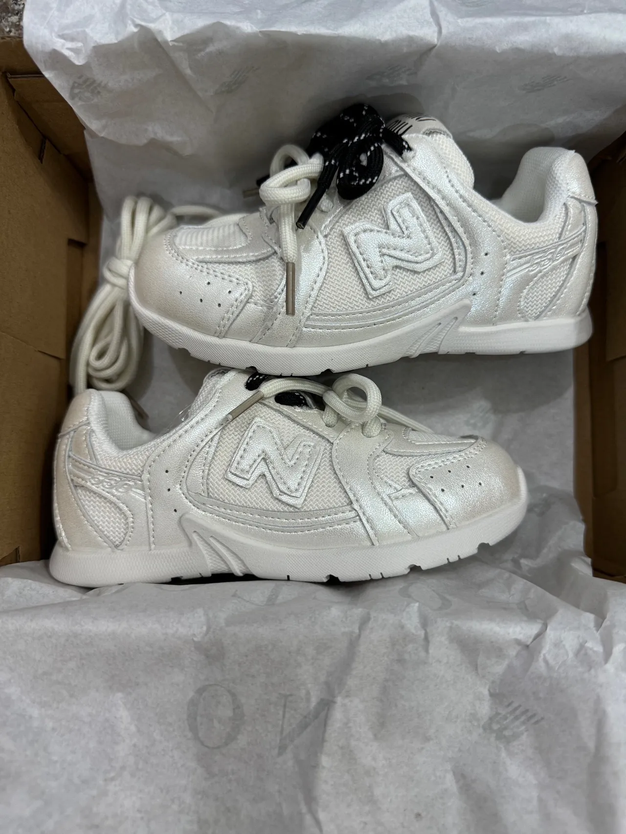 New Balance 327 Iridescent Silver-White Lifestyle Sneakers 11