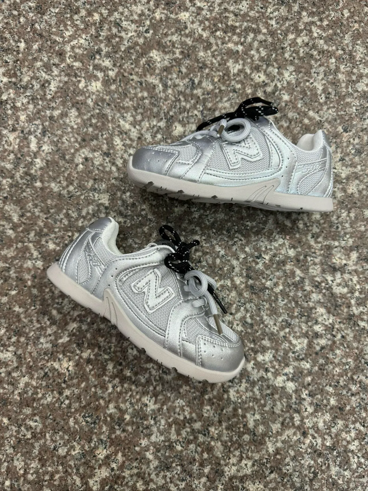 New Balance 327 Iridescent Silver-White Lifestyle Sneakers 16