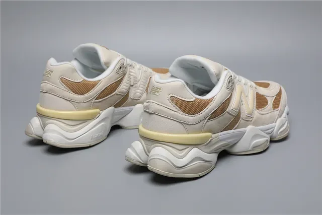 New Balance 9060 Beige y Crema Zapatillas Lifestyle 3