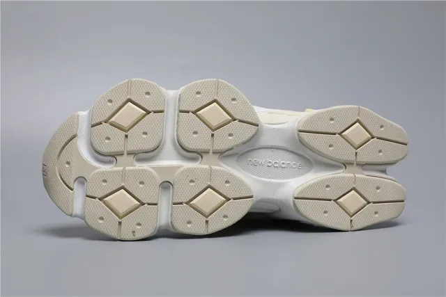 New Balance 9060 Beige y Crema Zapatillas Lifestyle 6