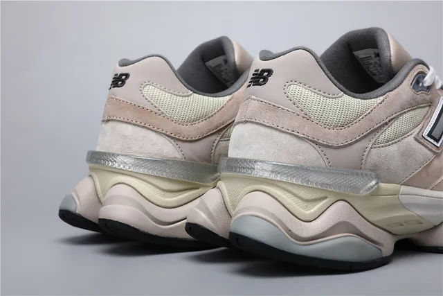 New Balance 9060 米色灰色厚底运动鞋 2