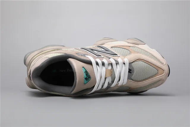 New Balance 9060 米色灰色厚底运动鞋 7