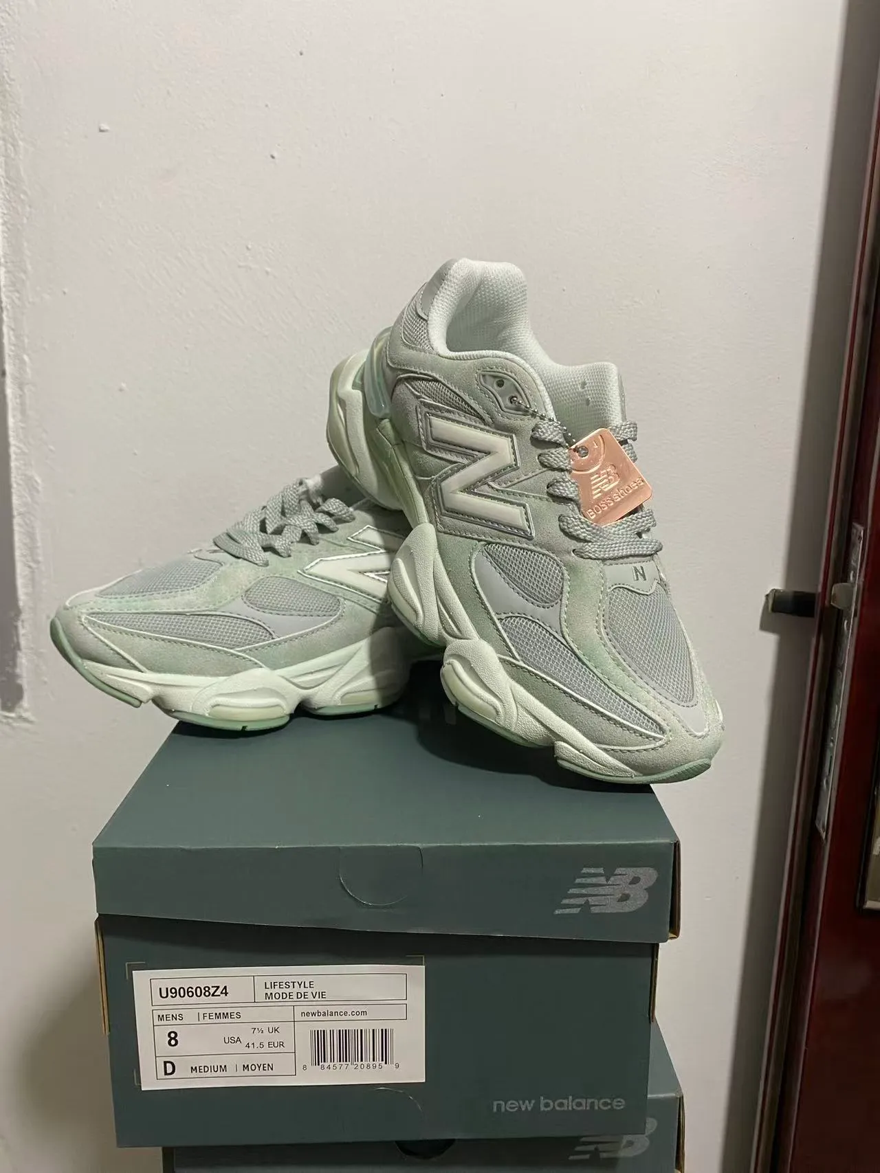 New Balance 9060 Gris clair et vert menthe sneakers chunky 2