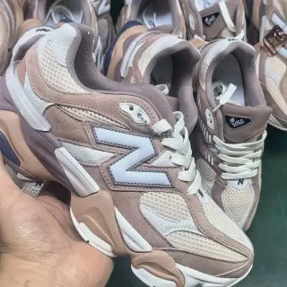 New Balance 9060 टॉप बेज चंकी स्नीकर्स
