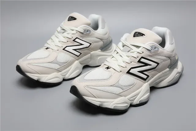 New Balance বেইজ কালো মোটা প্ল্যাটফর্ম সোল মেশ এবং সিন্থেটিক ওভারলে নির্মাণ লাইফস্টাইল স্নিকার্স 2