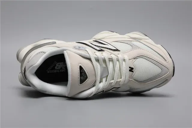New Balance বেইজ কালো মোটা প্ল্যাটফর্ম সোল মেশ এবং সিন্থেটিক ওভারলে নির্মাণ লাইফস্টাইল স্নিকার্স 3