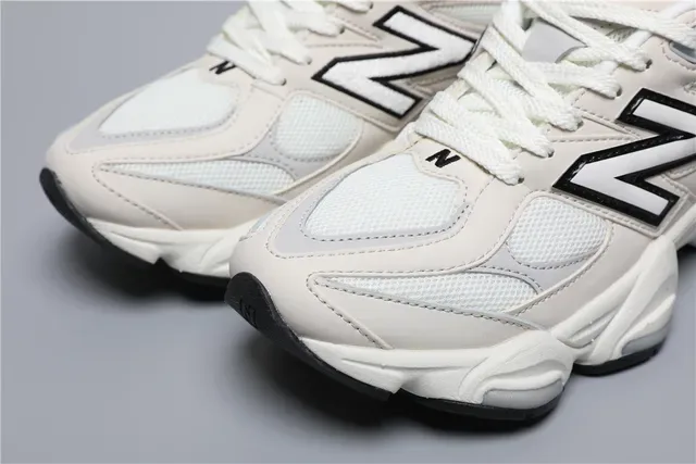 New Balance বেইজ কালো মোটা প্ল্যাটফর্ম সোল মেশ এবং সিন্থেটিক ওভারলে নির্মাণ লাইফস্টাইল স্নিকার্স 4