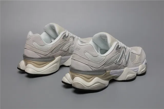 New Balance Chaussures lifestyle beige gris à semelle intermédiaire chunky upper hybride maille daim 3