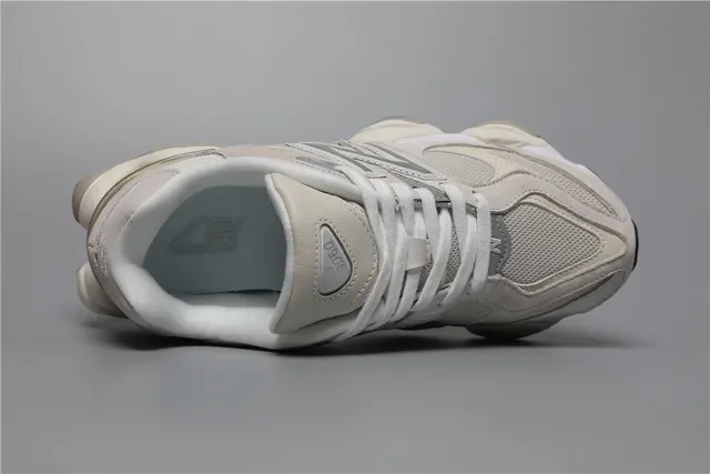 New Balance Chaussures lifestyle beige gris à semelle intermédiaire chunky upper hybride maille daim 7