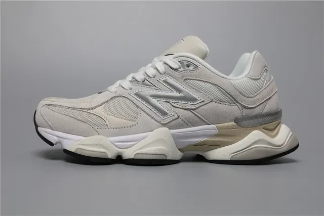 New Balance Chaussures lifestyle beige gris à semelle intermédiaire chunky upper hybride maille daim 9
