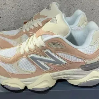 New Balance 米色 多层鞋底 网面和麂皮覆盖 厚底鞋
