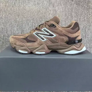 New Balance 棕白雕塑中底 混合麂皮和网面鞋面 厚底运动鞋