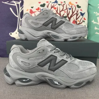 New Balance ধূসর সিলুয়েট সুয়েড এবং মেশ উপর চাঙ্কি স্নিকার