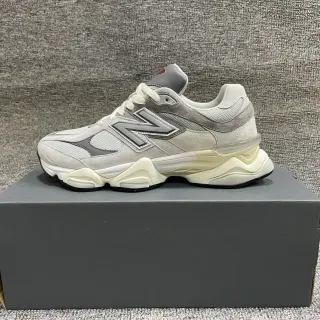 New Balance Gris Blanc Sola Sculptée Maille Et Daim Supérieur Baskets Chunky