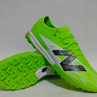 New Balance সবুজ সাদা বুনন উপর অসমমিত ধারা স্নিকার্স