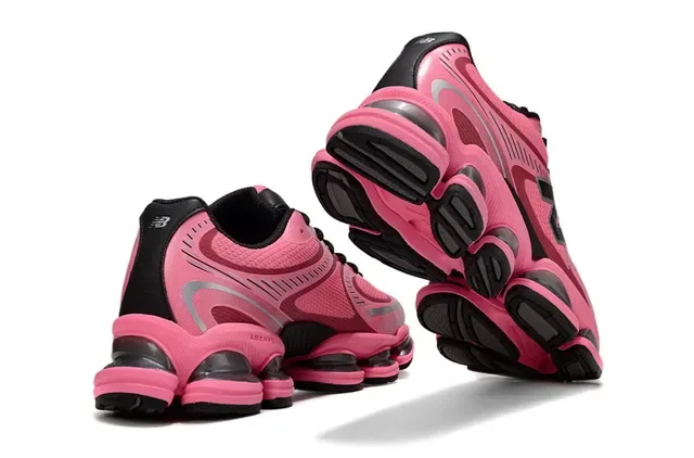 New Balance গোলাপি কালো খণ্ডিত স্বচ্ছ কুশনিং মেশ এবং সিন্থেটিক ওভারলে উপর লাইফস্টাইল স্নিকার্স 3