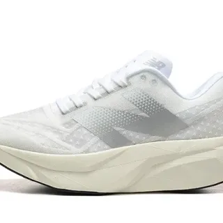 New Balance सफेद भूरे ग्रेडिएंट इंजीनियर मेश दौड़ने के जूते