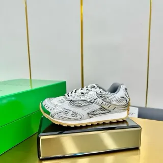 New Balance রূপালী সবুজ স্তরযুক্ত হনিকম্ব মেশ সিন্থেটিক কেজ ওভারলে লাইফস্টাইল স্নিকার