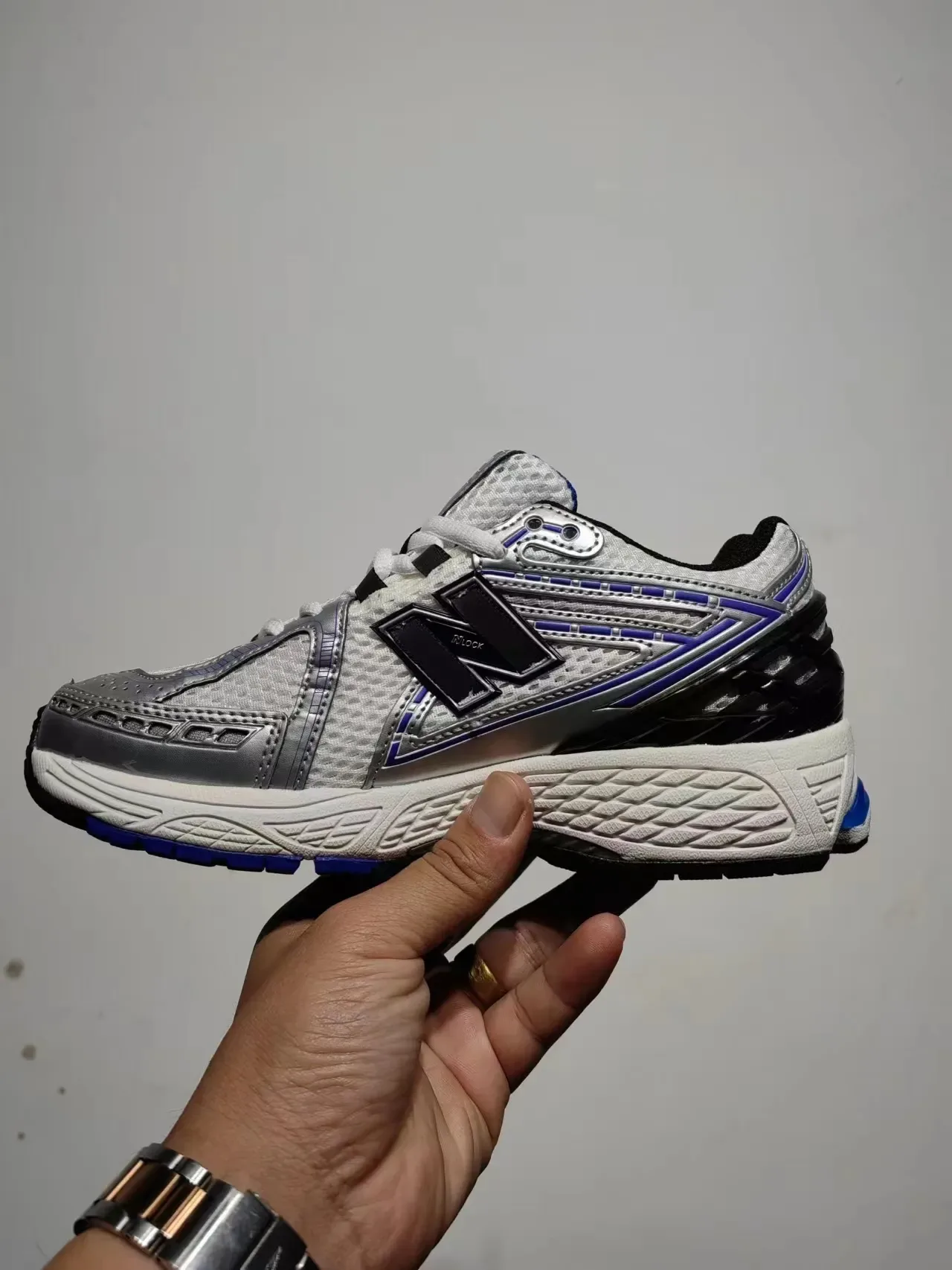New Balance Blanc Bleu Maille Et Synthétique Superposition Construction Rayures Accent Bold Lifestyle Sneakers 5