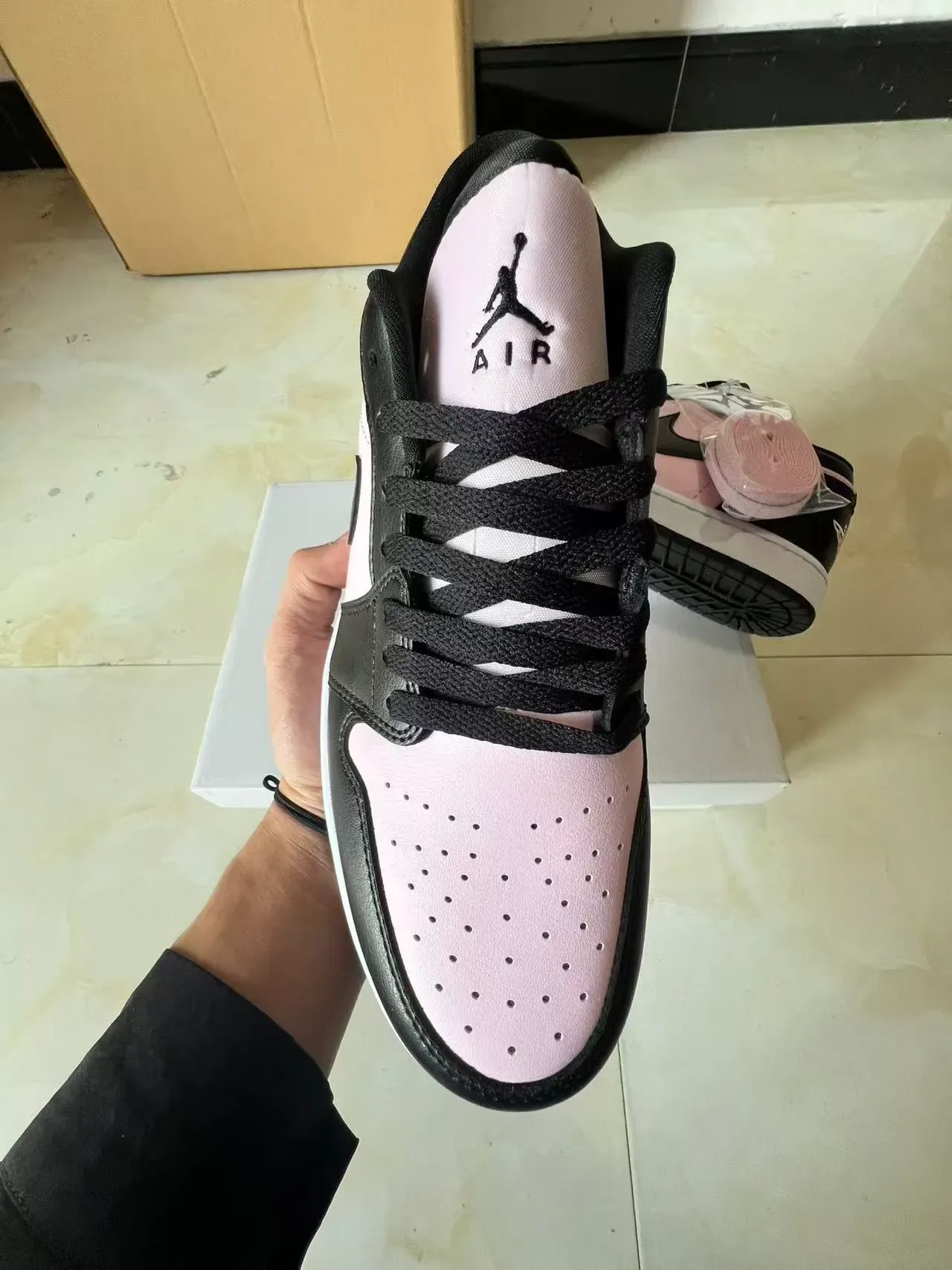 Zapatillas lifestyle Nike Air Jordan 1 negro rosa 3