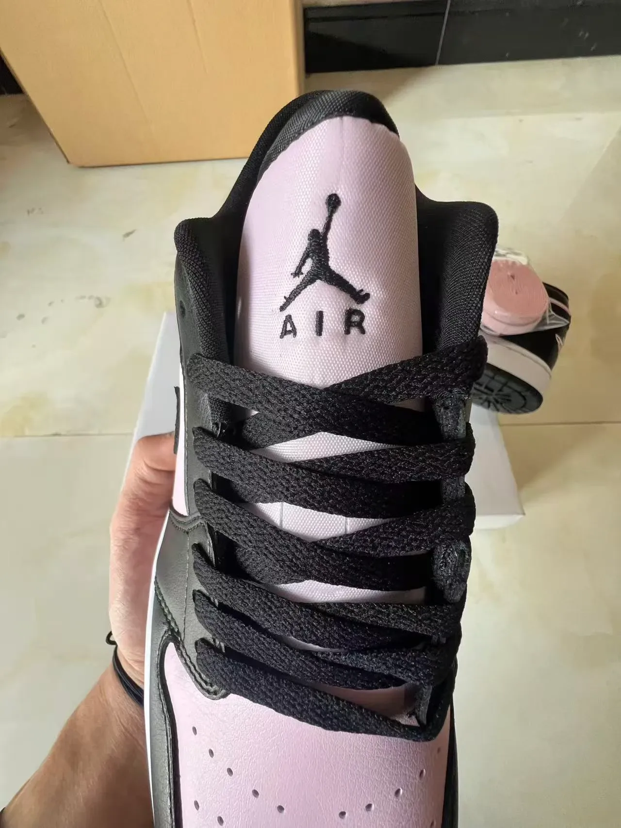 Zapatillas lifestyle Nike Air Jordan 1 negro rosa 4