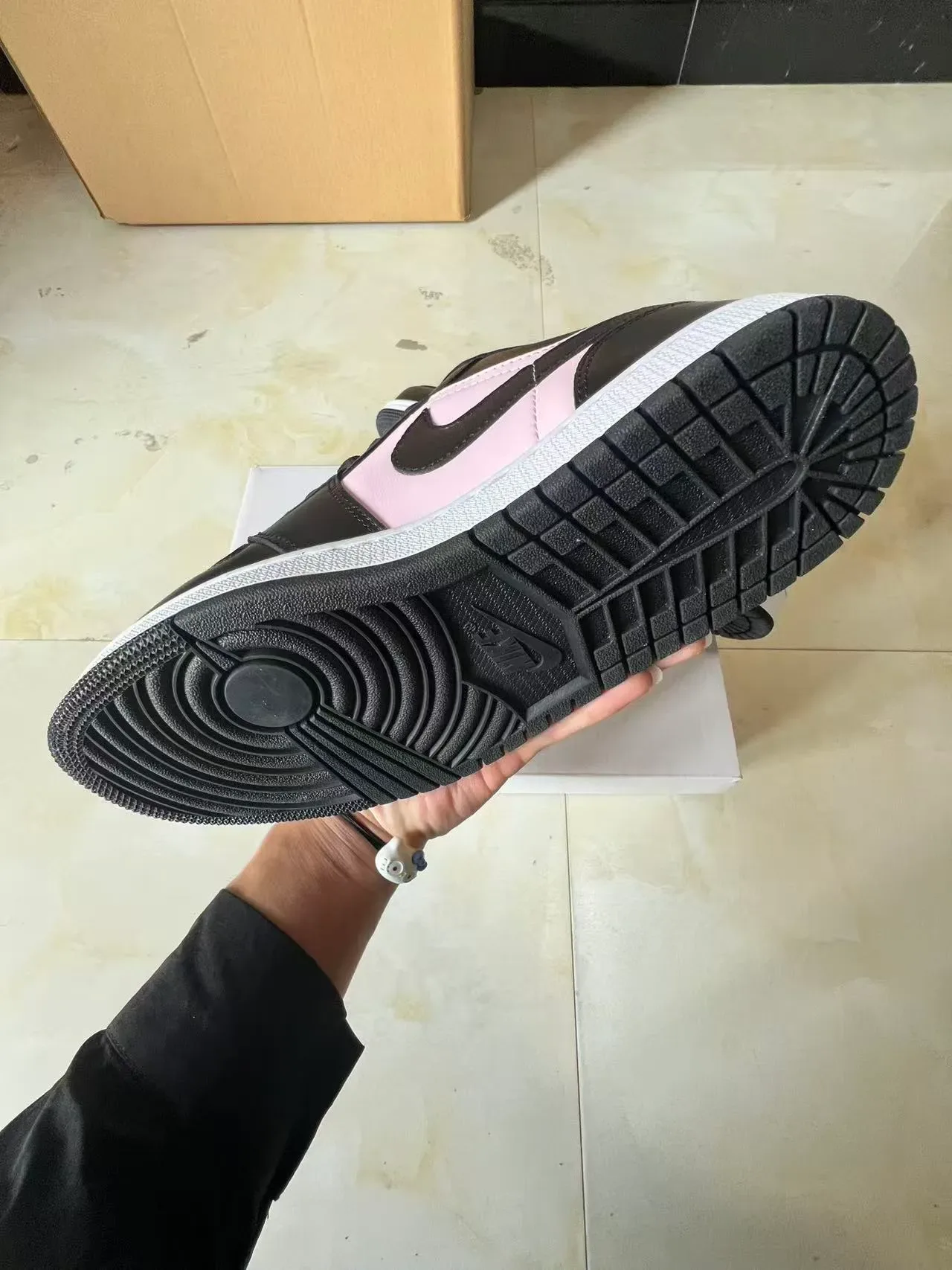 Zapatillas lifestyle Nike Air Jordan 1 negro rosa 6